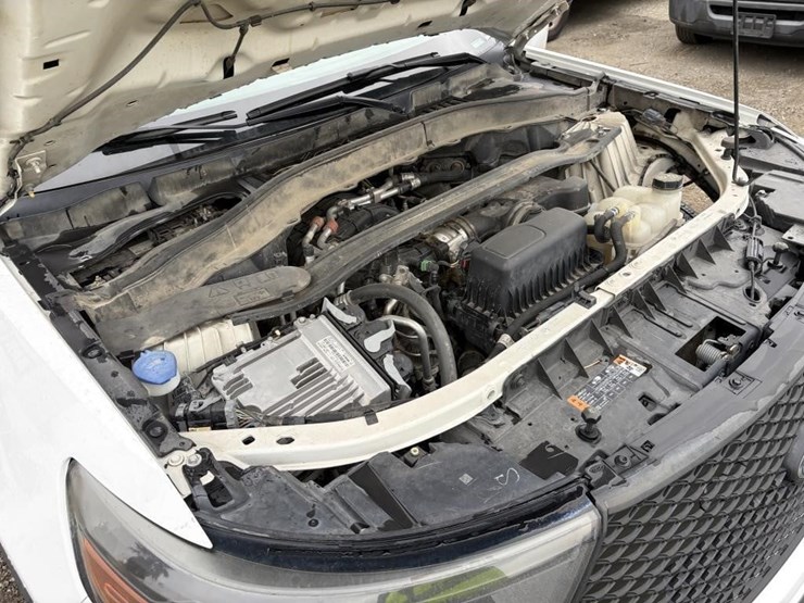 2020-ford-explorer-image-11