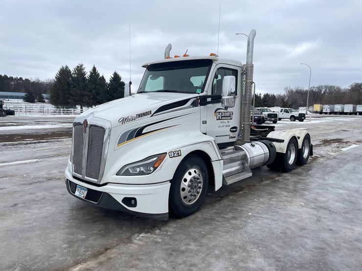 2022-kenworth-t680-image-1