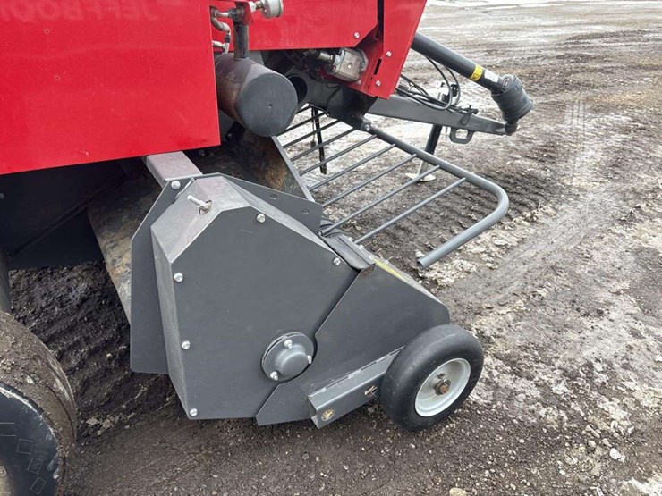 massey-ferguson-1838-image-16