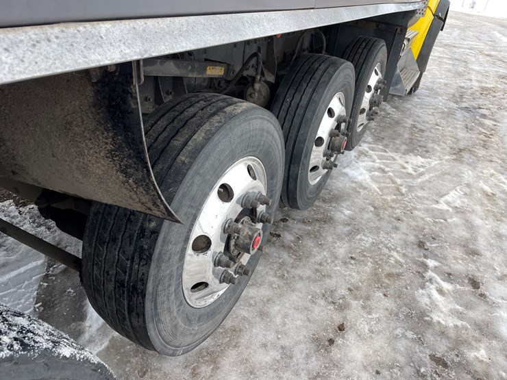 2018-kenworth-t880-image-16