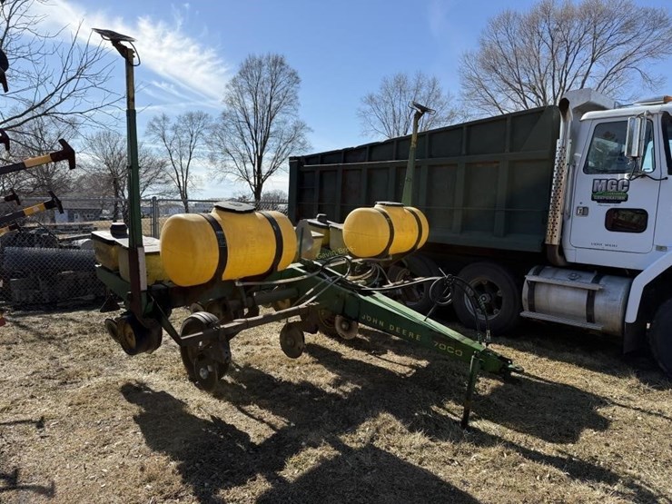 john-deere-7000-image-1