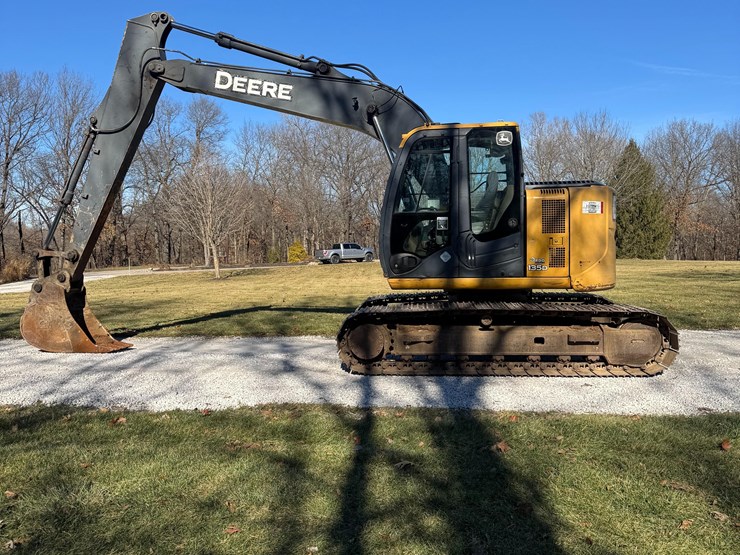 2012-deere-135d-image-2