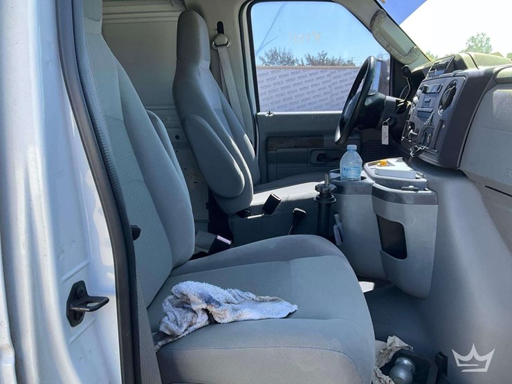 2012-ford-e350-image-23