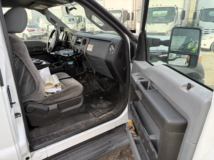 2011-ford-f550-image-9