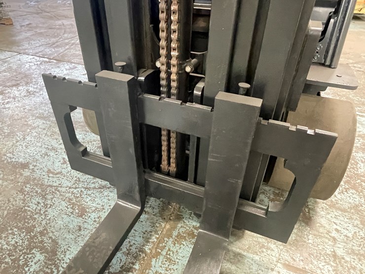 #175-•-2015-toyota-propane-forklift-image-11