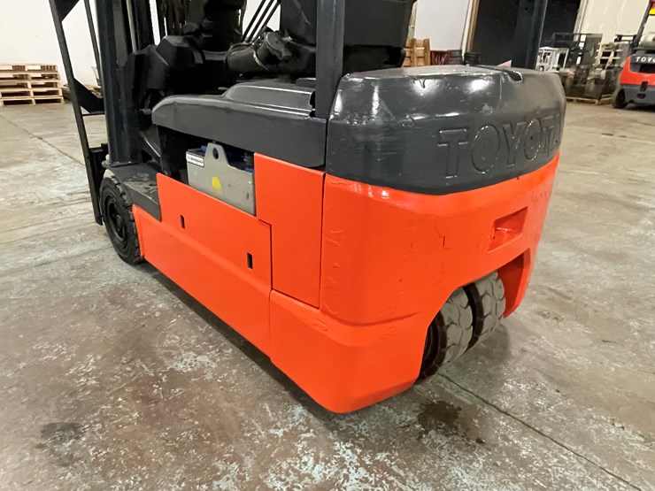 #171-•-2016-toyota-electric-forklift-image-17