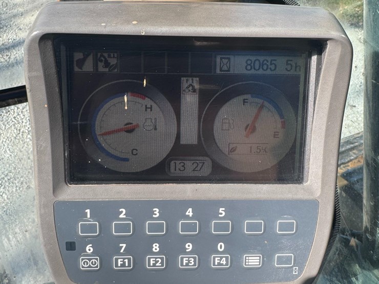 2012-deere-135d-image-9