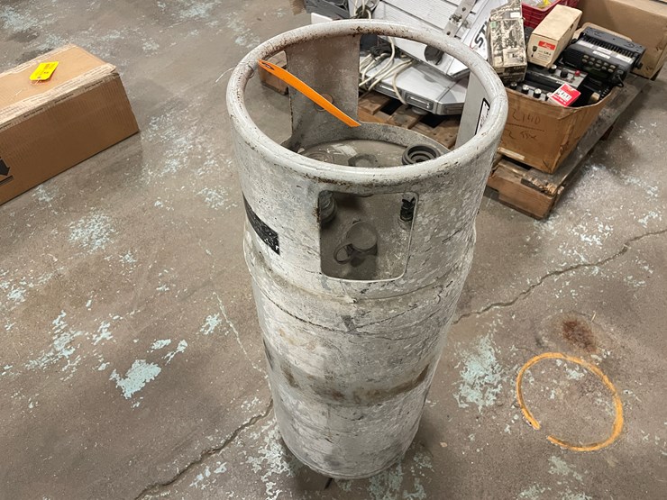 #7667-•-forklift-propane-tank-image-4