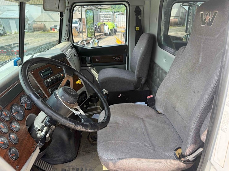 2013-western-star-4700-image-12