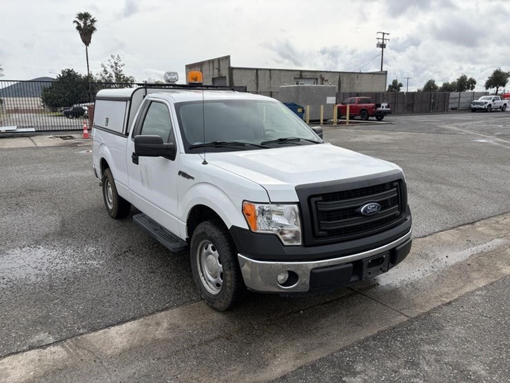 2014-ford-f150-xl-image-2