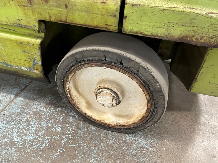 #172-•-clark-gcs25-propane-forklift-image-30