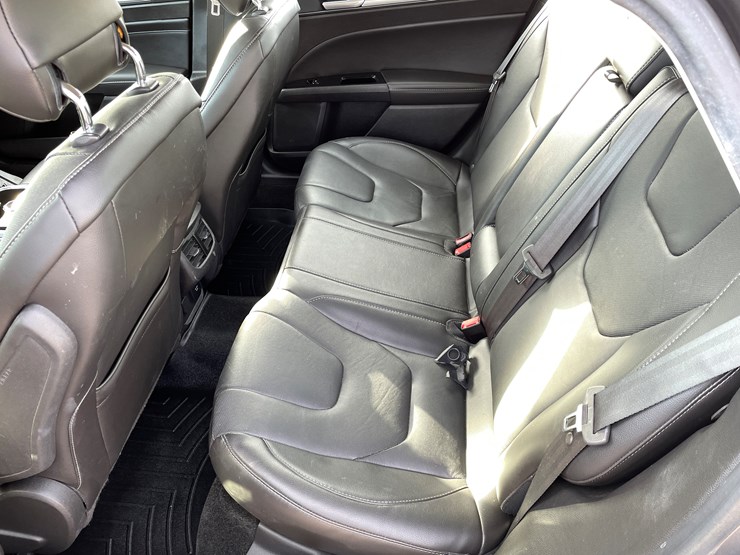 #1522-•-2014-ford-fusion-(has-mn-title)-image-18