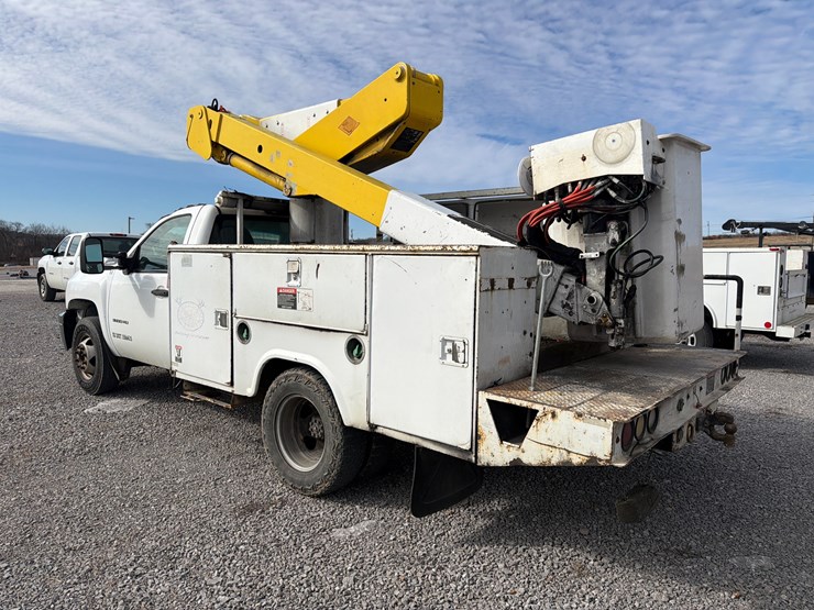 2013-chevrolet-3500-image-6