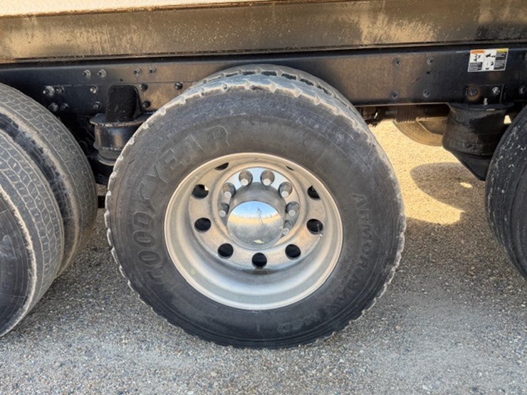 2024-kenworth-t880-image-31