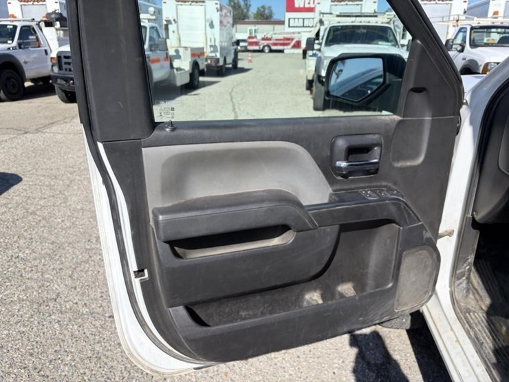 2017-chevrolet-2500-image-8
