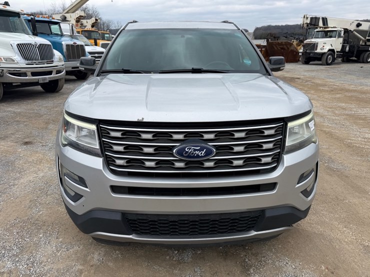 2016-ford-explorer-image-13