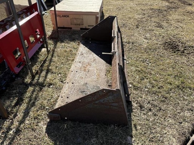 universal-attach-78"-bucket-image-3