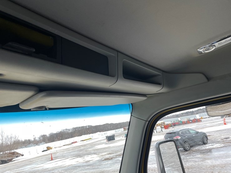 2018-kenworth-t880-image-28