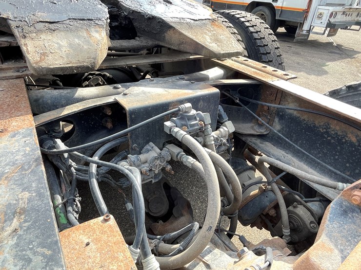 2000-international-9900-image-38