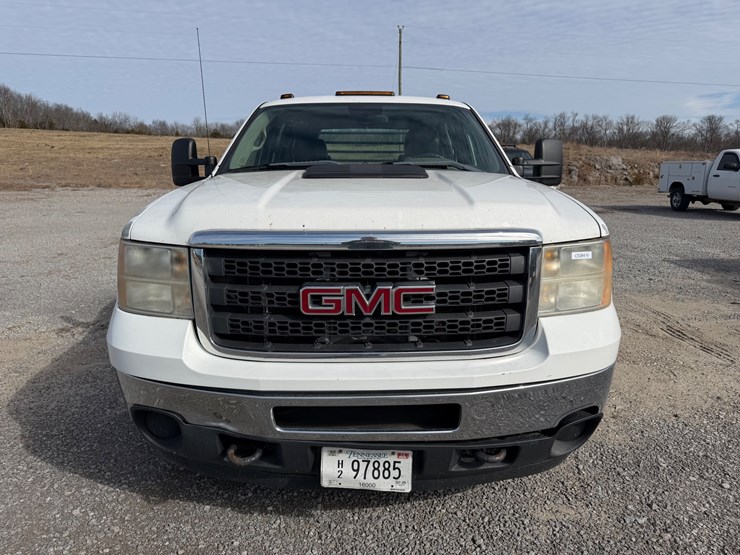 2011-gmc-3500hd-image-2