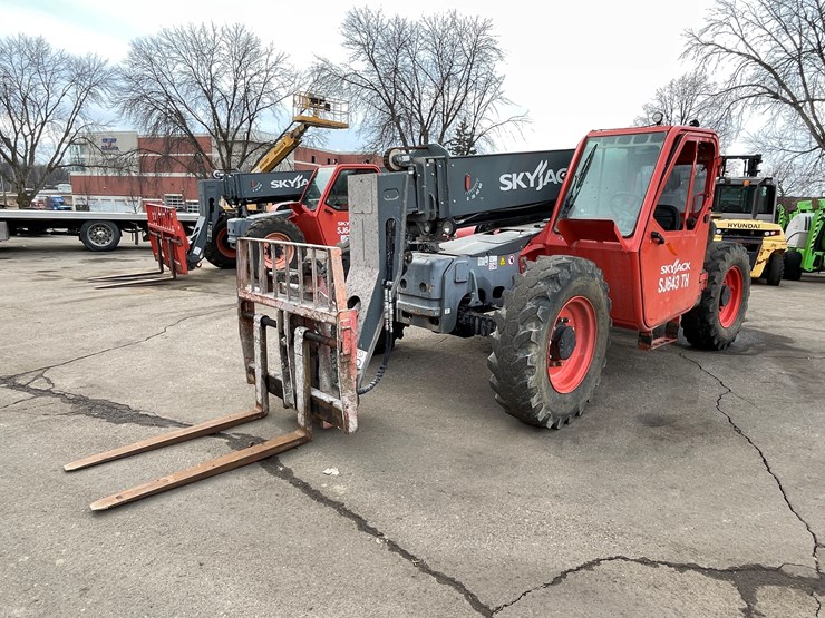 #133-•-2017-skyjack-sj643-telehandler-image-1