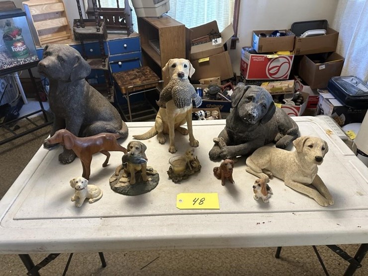 dog-sculpture-displays-image-1