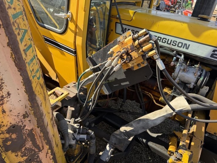 massey-ferguson-253-image-5