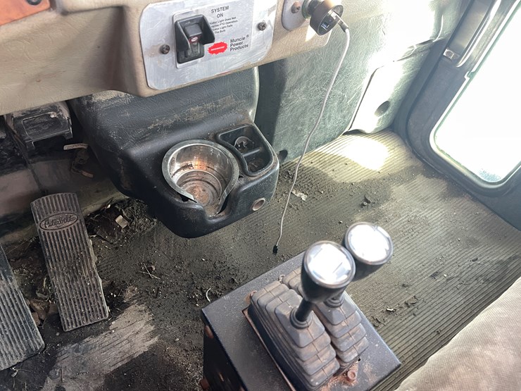 #1459-•-2008-peterbilt-pb335-hook-truck-(has-mn-title)-image-39