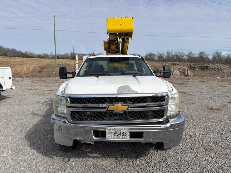 2013-chevrolet-3500-image-2