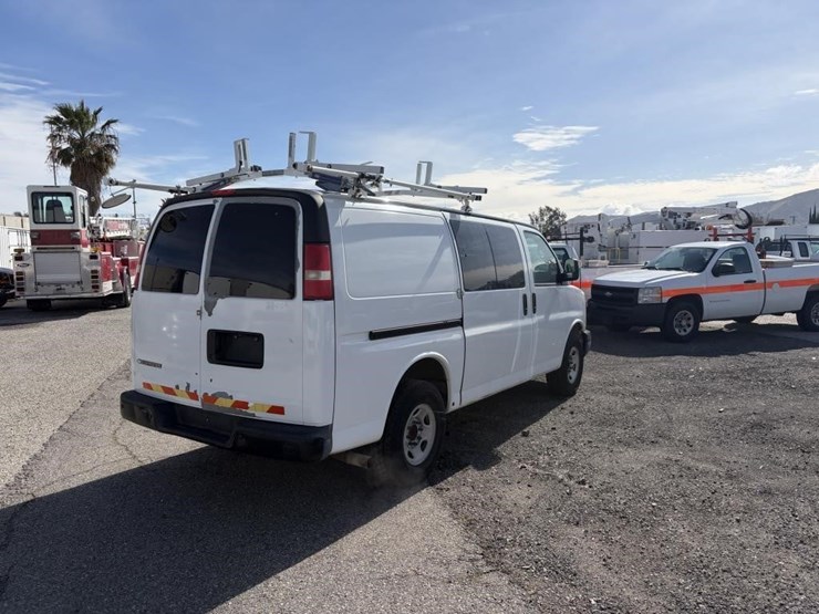 2008-utility-van-image-3