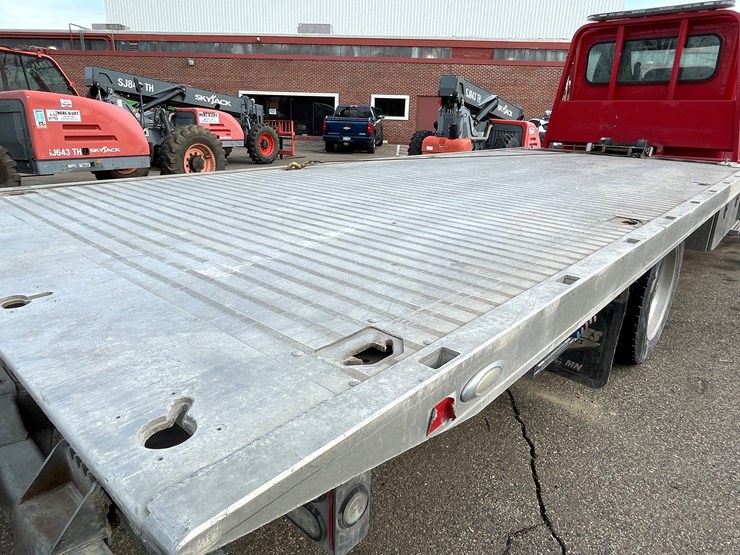 2018-peterbilt-337-image-38