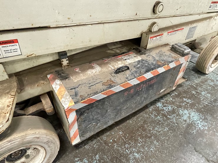 #204-•-terex-ts26-electric-scissor-lift-image-12