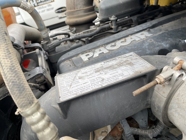 2018-kenworth-t880-image-31