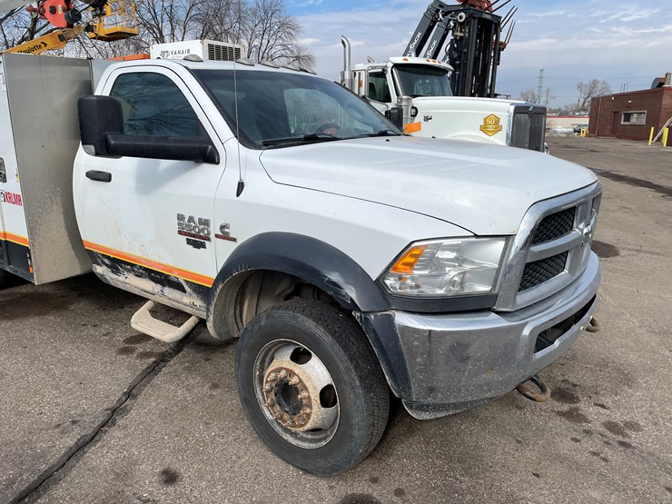 2017-dodge-ram-5500-image-57