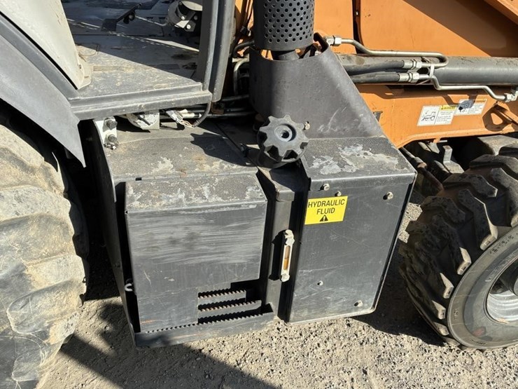 2019-case-580sn-image-20