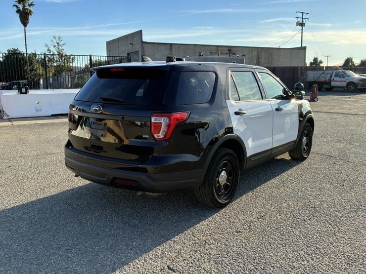 2018-ford-explorer-image-3