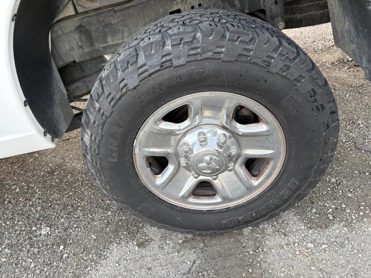 2016-dodge-2500-image-24