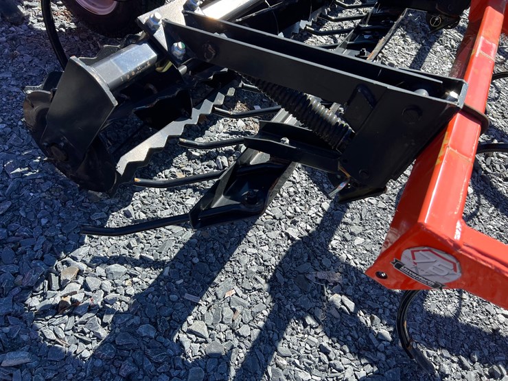 2023-white-251-image-7