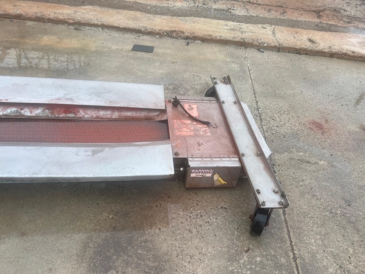 adams-under-truck-conveyor-image-7