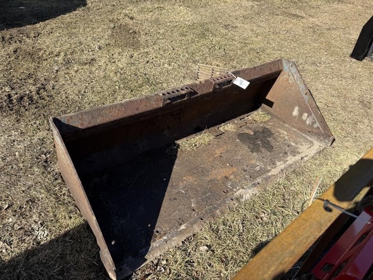 universal-attach-78"-bucket-image-1