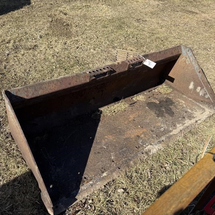 Universal Attach 78" Bucket