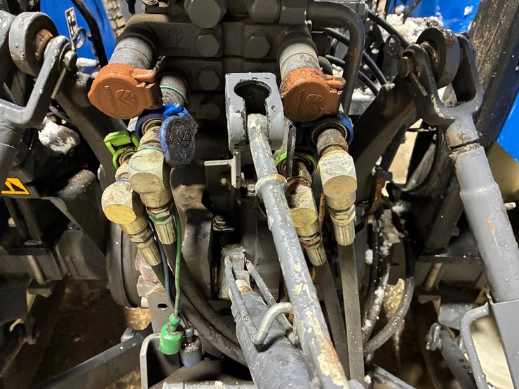 new-holland-tn65-image-15