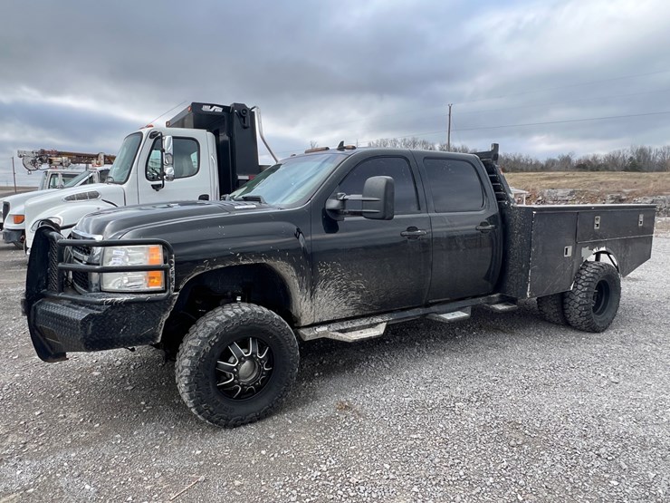 2011-chevrolet-3500-image-1