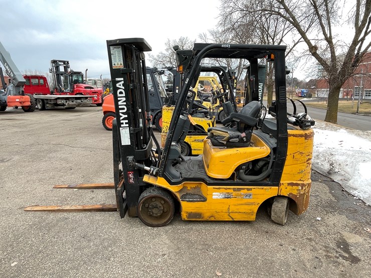 2019-hyundai-25lc-7a-image-8