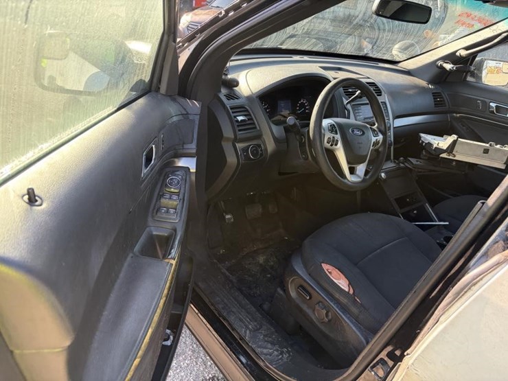 2015-ford-explorer-image-14