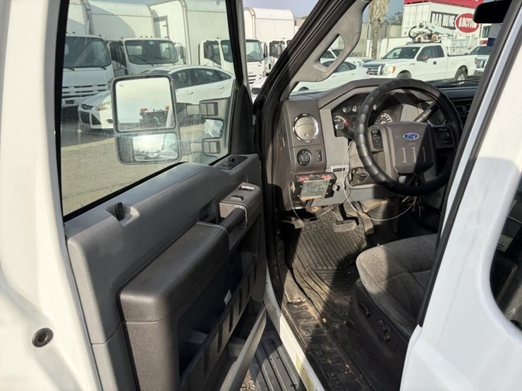 2011-ford-f550-image-12