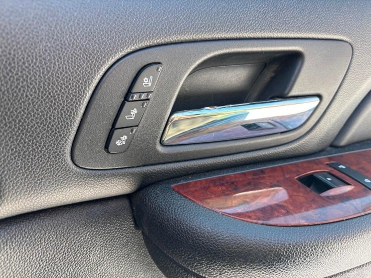 2009-chevrolet-suburban-image-34