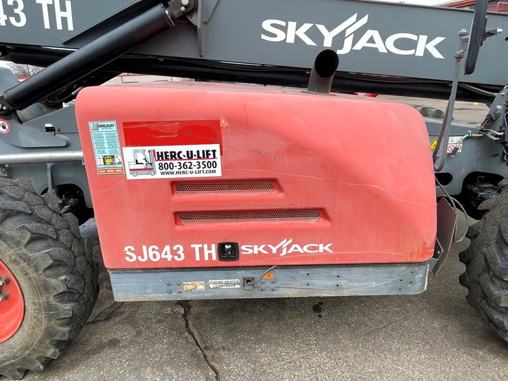 #133-•-2017-skyjack-sj643-telehandler-image-33