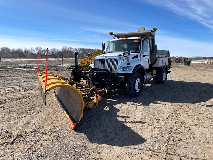 #1016-•-2007-international-plow-truck-(has-mn-title)-image-1
