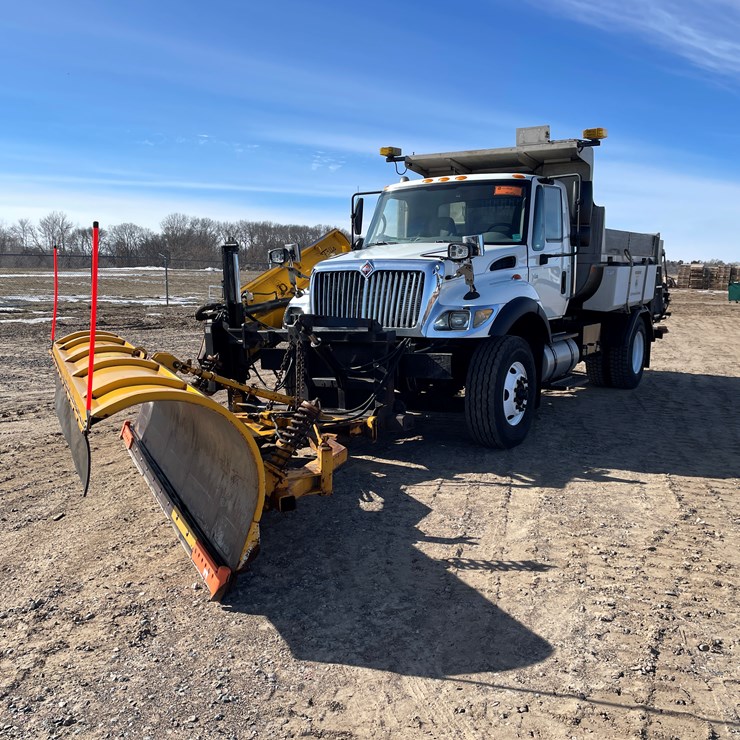 #1016 • 2007 International Plow Truck (Has MN Title)